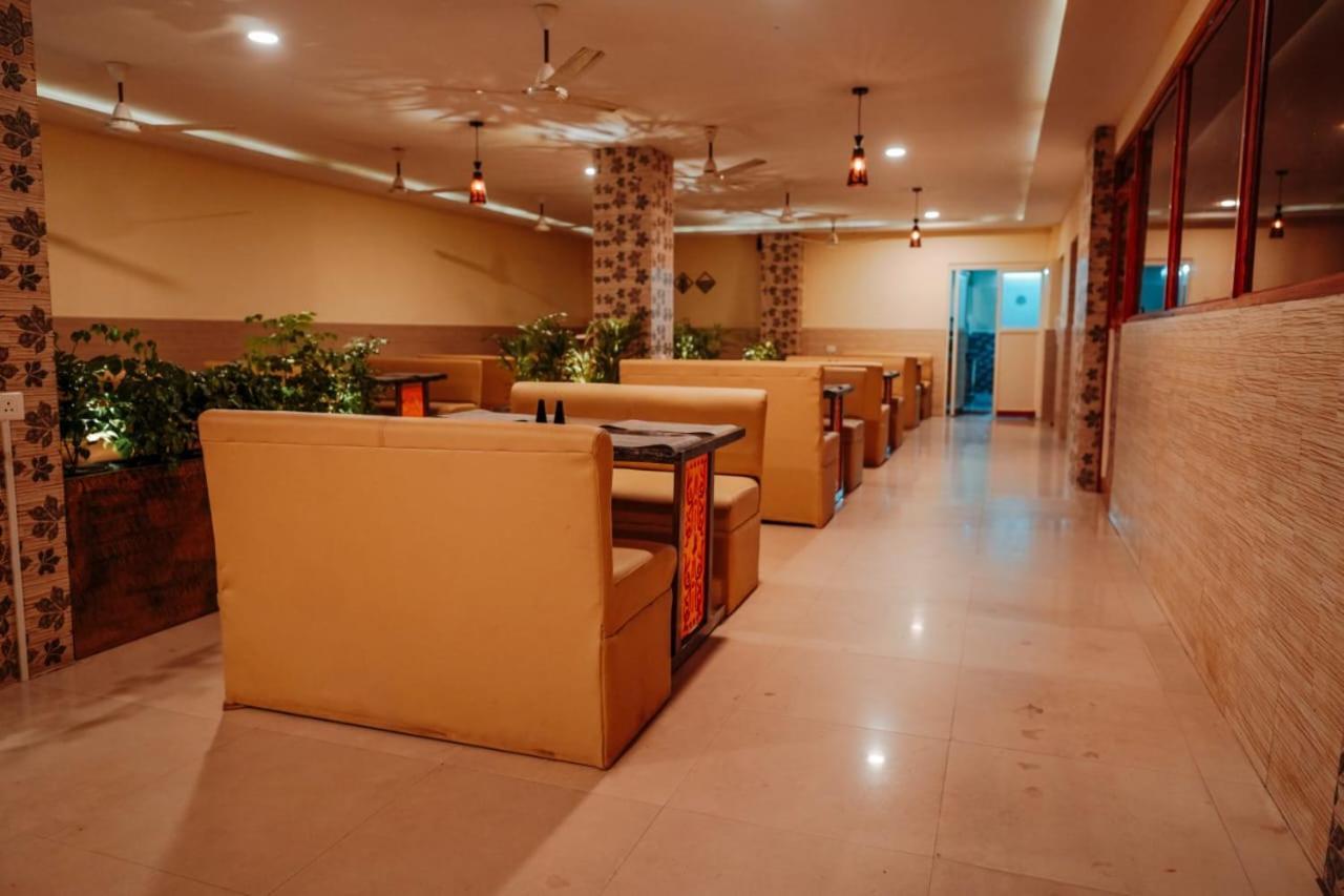 Hotel Lumiere Alappuzha Екстериор снимка