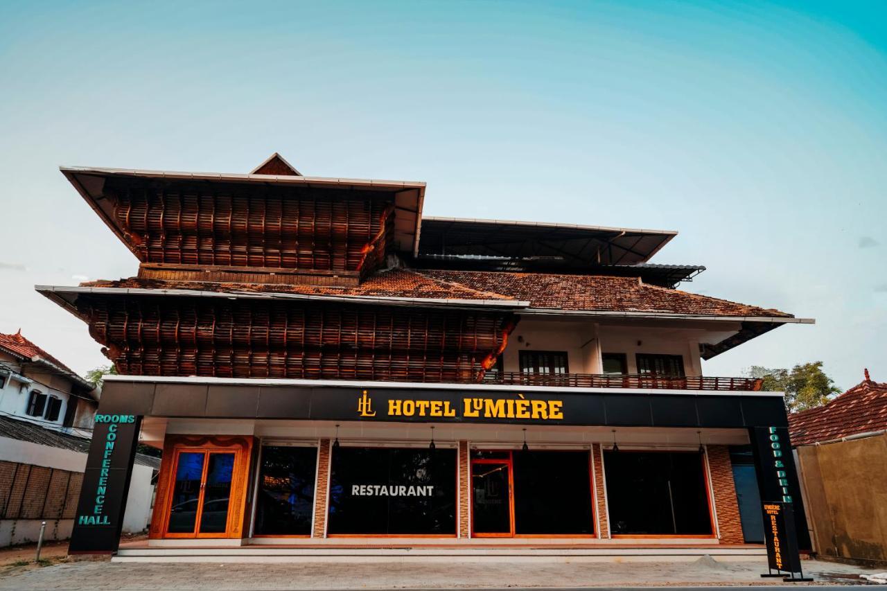 Hotel Lumiere Alappuzha Екстериор снимка