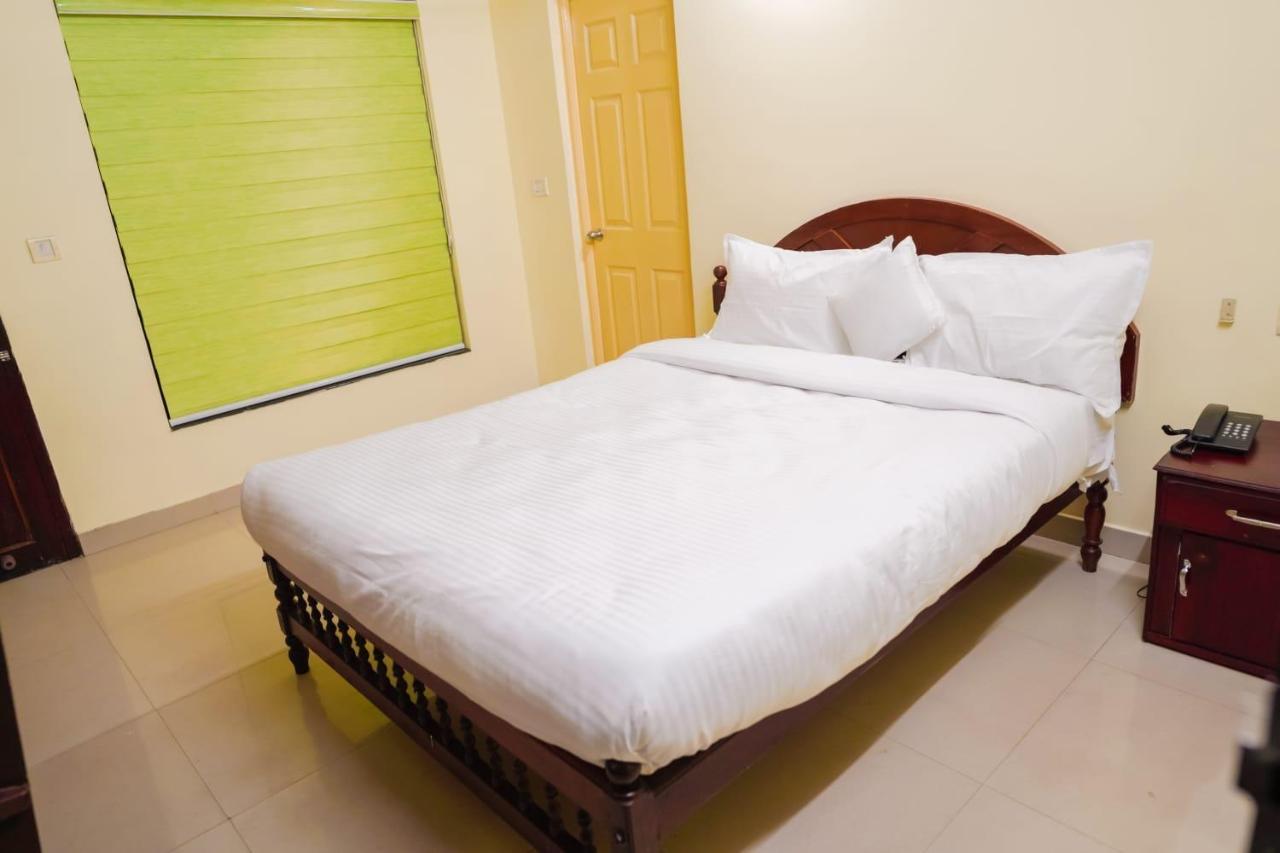 Hotel Lumiere Alappuzha Екстериор снимка