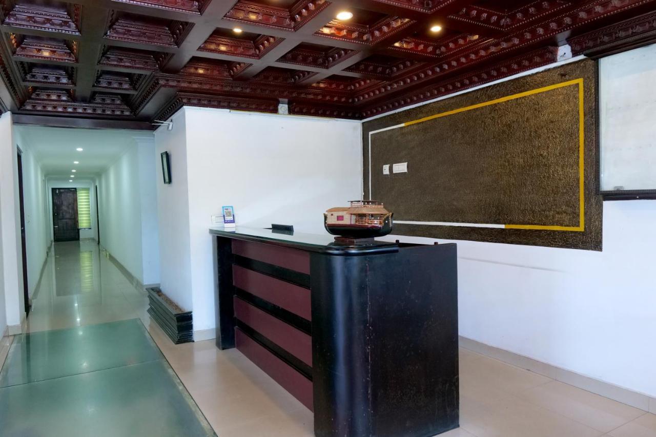 Hotel Lumiere Alappuzha Екстериор снимка
